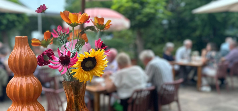 Zomeravond sfeerbeeld buiten